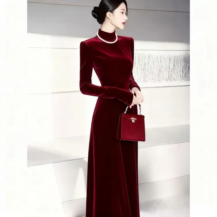 裙子秋冬款收腰显瘦轻奢高级感礼服酒红色新款潮牌女装丝绒连衣裙
