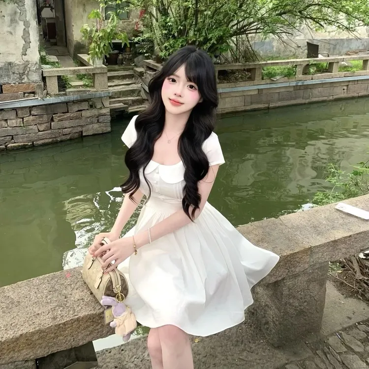 2025新款夏季茶歇法式纯欲仙女初恋公主收腰修身设计感小众连衣裙