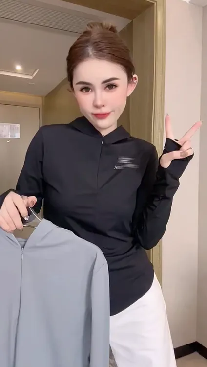 2025春夏新款时髦休闲百搭撞色连帽显瘦长袖拉链防晒上衣女