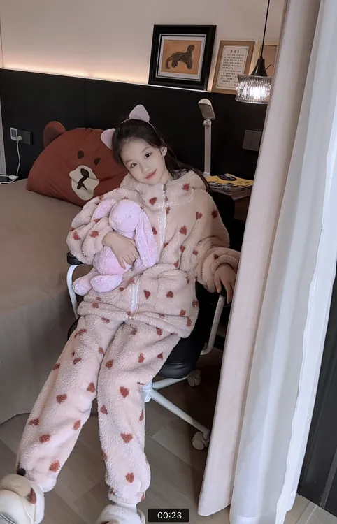 女童家居服秋冬2024新款女大童法兰绒高端睡衣学生加绒加厚套装