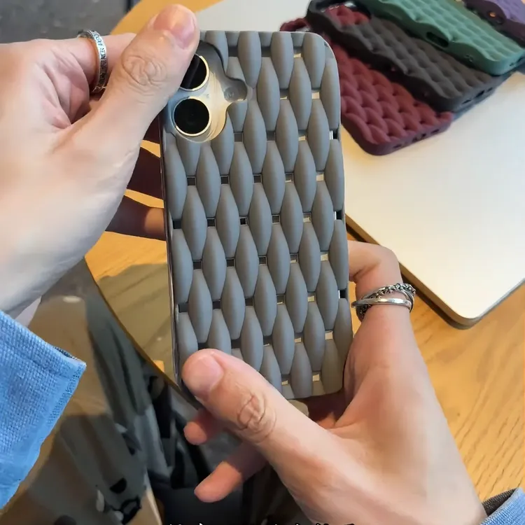 麻花灰纹适用iPhone16promax苹果15plus防摔手机壳散热透气13套11
