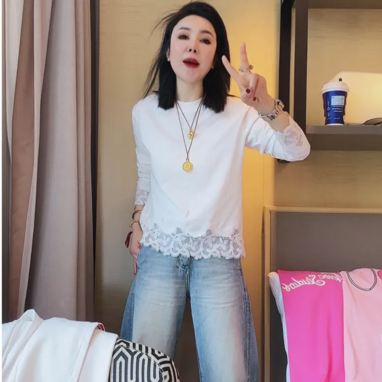 东大门袖口下摆蕾丝拼接打底T恤女2025春季新款宽松时尚休闲上衣