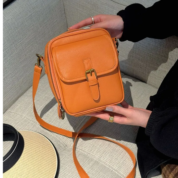 韩式新款单肩包邮差包通勤出门斜挎包防水化妆包大容量休闲简约