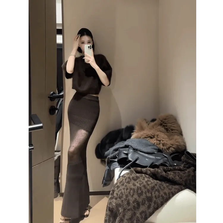 咖色长袖针织上衣秋季穿搭氛围感慵懒韩系高领毛衣修身显瘦鱼尾裙