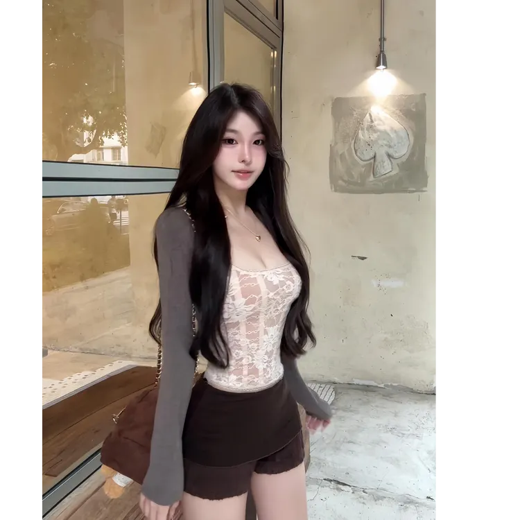 纯欲辣妹蕾丝拼接吊带上衣女针织坎肩后背软呼呼短裤早秋三件套