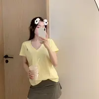 L13小马刺绣V领T恤