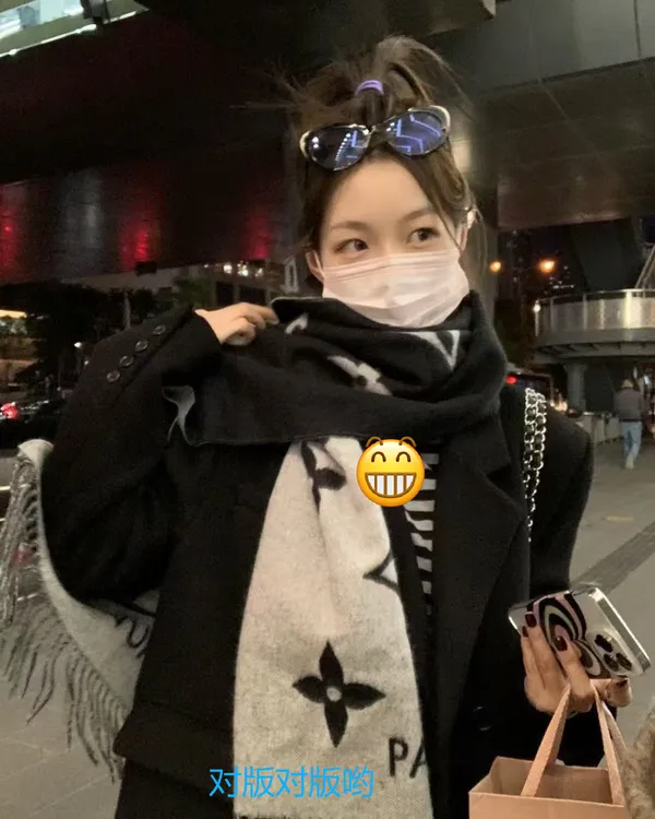 时尚双面羊绒围巾黑灰奶茶女经典加厚保暖气质百搭空调房披肩秋冬