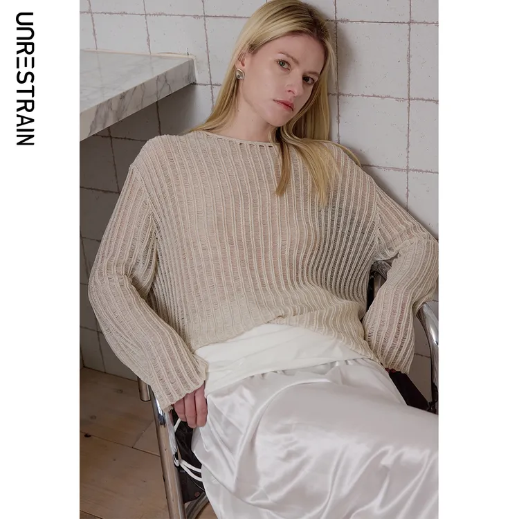 【UNRESTRAIN】UNR新品25春杏色休闲镂空微透长袖针织衫圆领罩衫