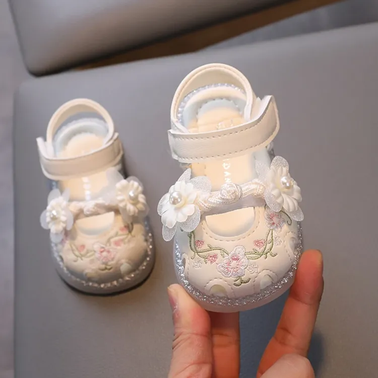 夏季婴儿女童凉鞋幼儿0--1-3岁学步鞋新款绣花国风软底包头公主鞋
