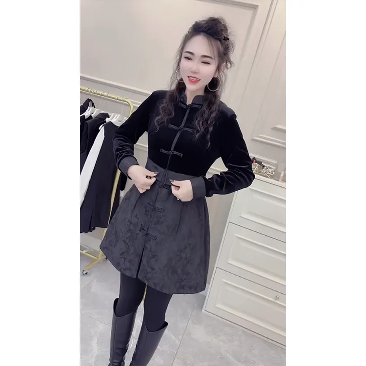 秋冬气质显瘦纯色女装复古中长款加厚修身盘扣连衣裙
