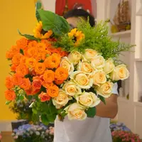 【香槟10支+橙色芭比10支+向日葵2支+黄莺】拍二单送配草 家用鲜花