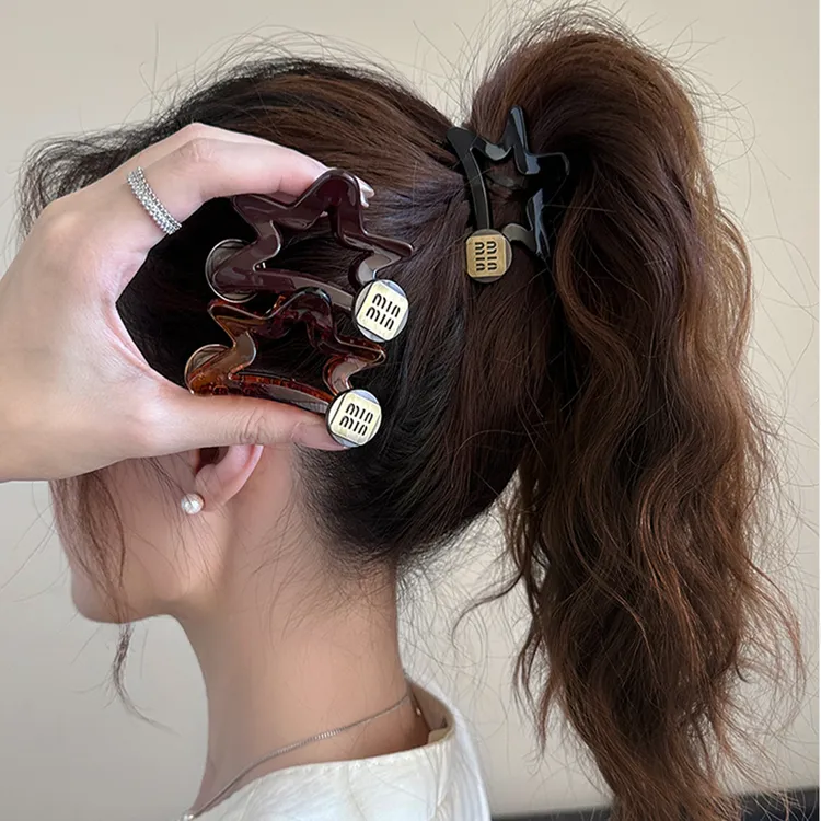 简约时尚金标五角星抓夹女高级感百搭日常高马尾发夹后脑勺鲨鱼夹