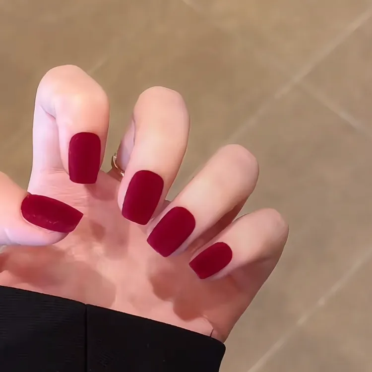 【酒红丝绒】秋冬酒红丝绒纯色美甲穿戴甲短款高级感显白美甲贴片