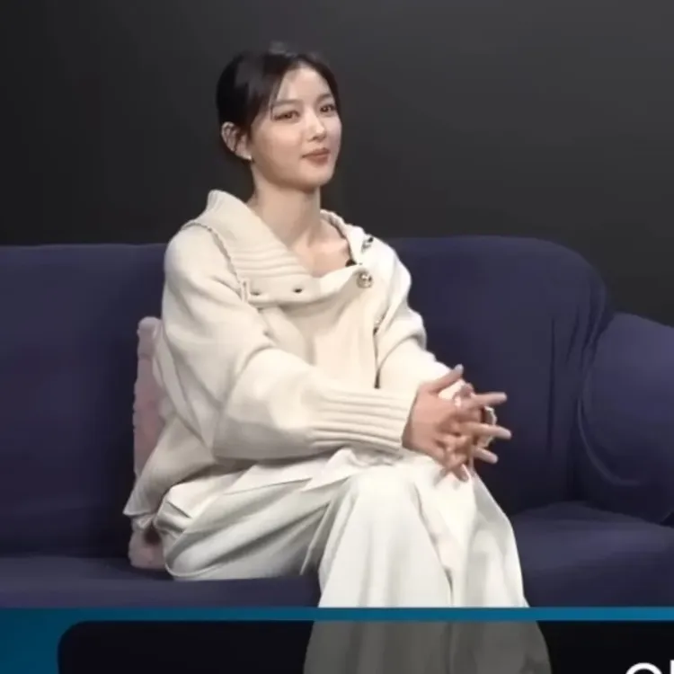 金裕贞同款高领斜肩毛衣女廓形设计感泡泡袖开衫针织上衣