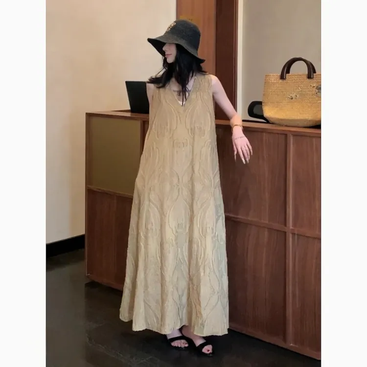 维纳斯目光收割机 夏季法式新款肌理感提花吊带裙松弛感无袖长裙