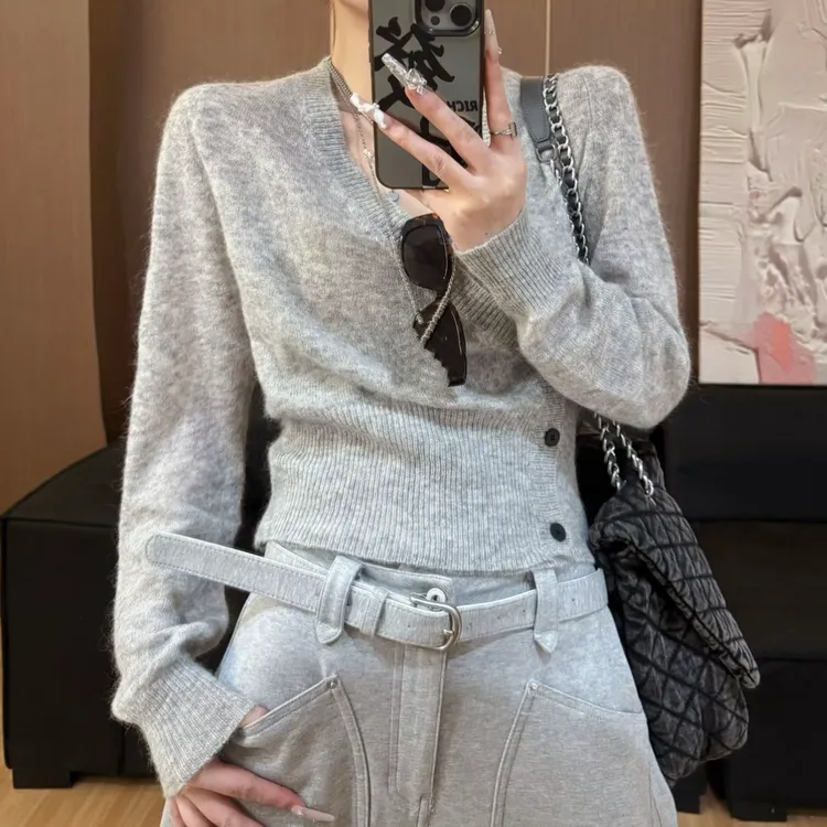 设计感纽扣不规则针织衫女秋季2025新款显瘦修身外套简约百搭上衣