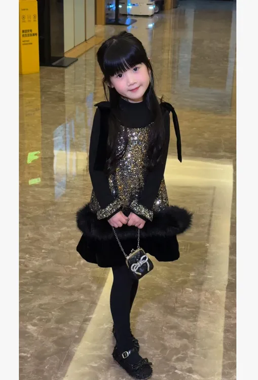  2025冬季儿童新款加绒亮片连衣裙女童重工丝绒吊带裙德绒打底潮