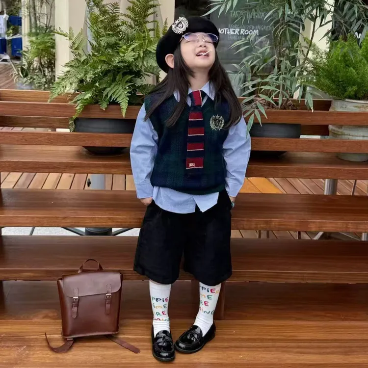 小思家女童2025秋季新款韩版学院蓝色衬衫针织马甲休闲七分裤套装