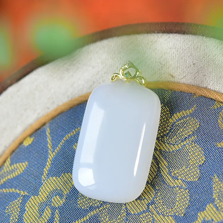 和田玉羊脂无事牌吊坠18K金镶嵌玉石项链挂件女士锁骨链时尚百搭