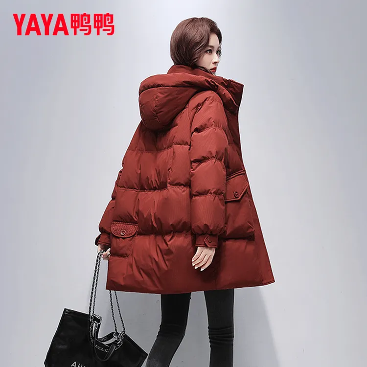 YAYA/鸭鸭红色羽绒服女中长款2025冬季新款时尚流行宽松保暖外套