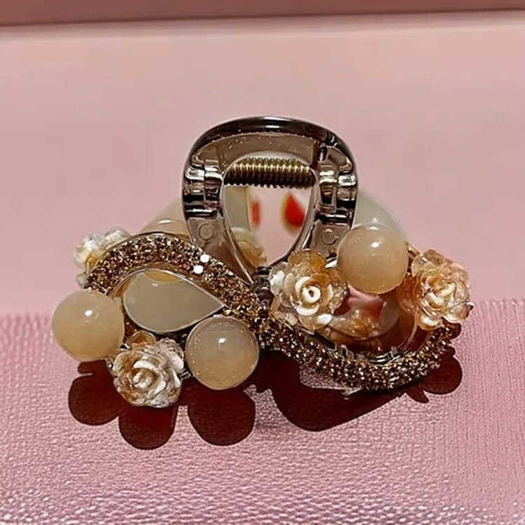 L1017高级感水钻花朵发夹后脑勺盘发抓夹夏季中号半扎鲨鱼夹头饰