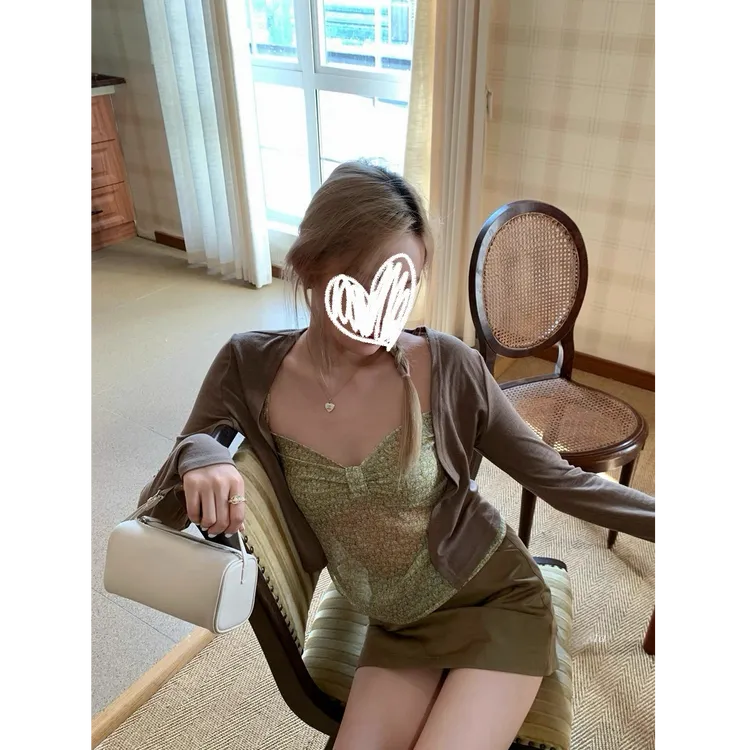 布鲁诺小菊 修身碎花吊带背心女2025早秋新款内搭无袖上衣