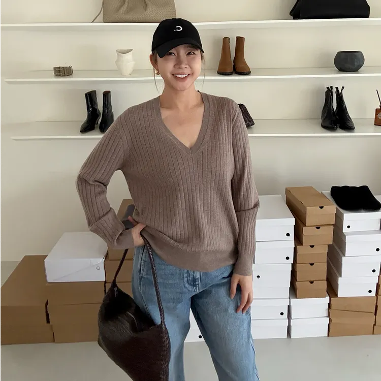 widelia陈姬儿秋季简约纯色V领针织衫百搭坑条长袖内搭毛衣11225
