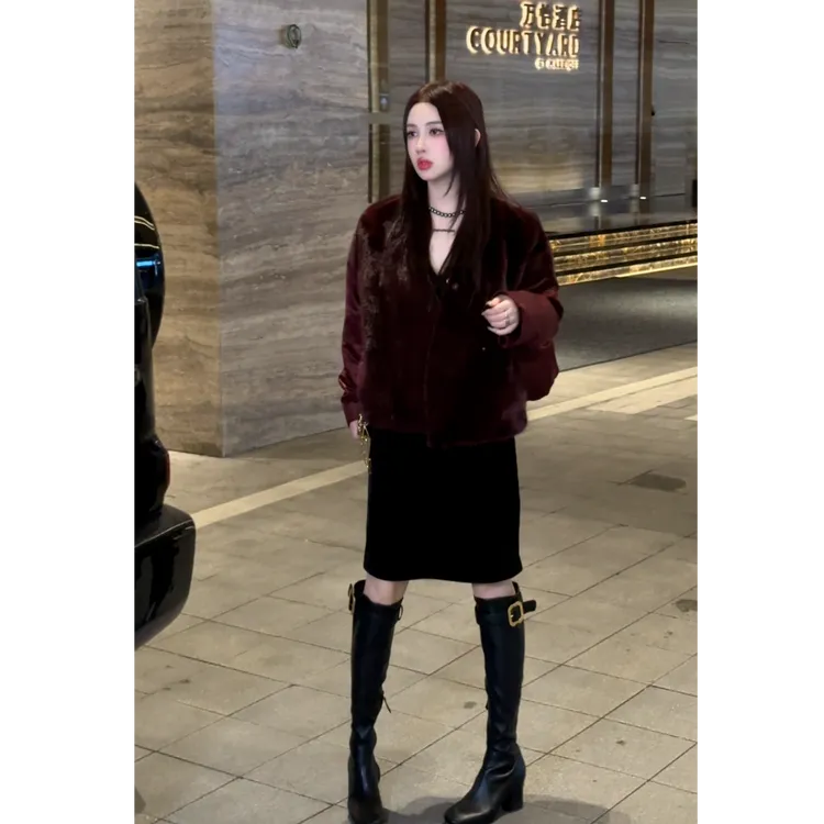 G. yantong/郭彦彤【丝绒小黑裙】收腰修身半裙加绒轻奢气质QZ1067