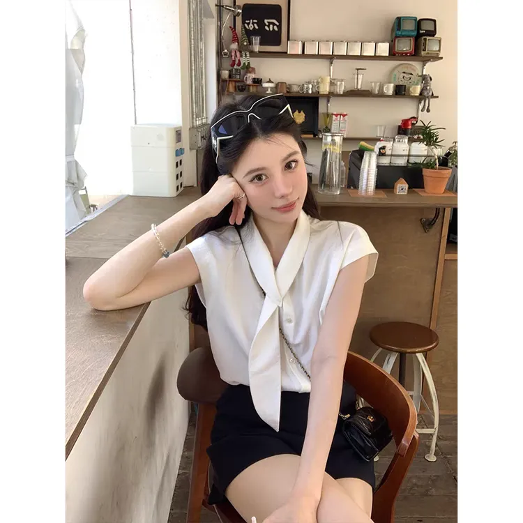  随意感通勤人棉飘带领白色半袖上衣女夏显瘦宽松小衫+裙子