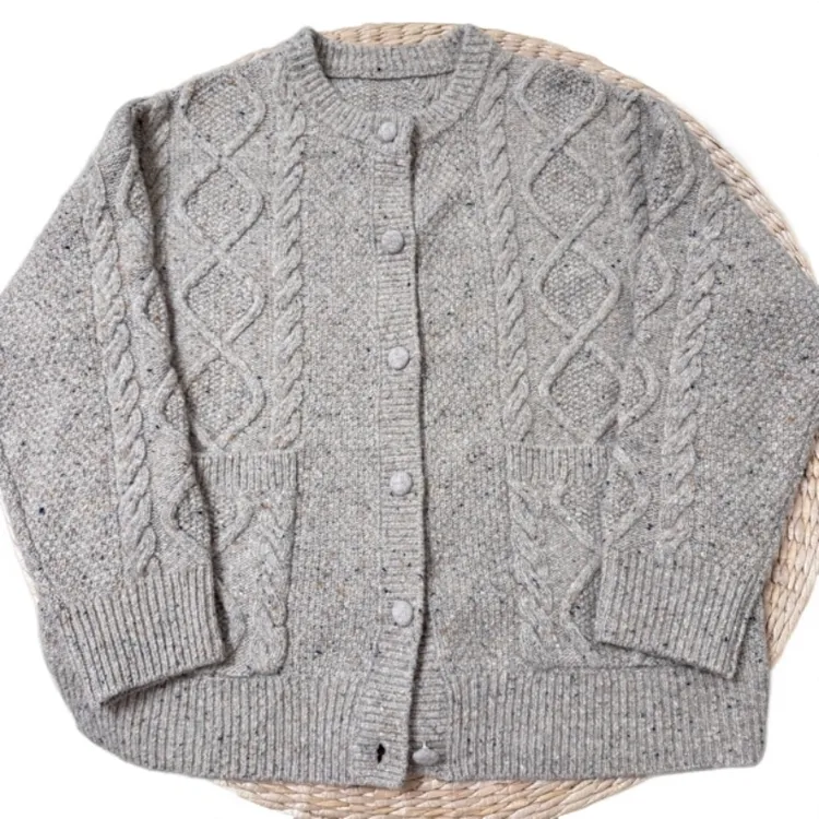 我是羊驼羊毛的复古绞花超级显瘦柔软好搭配的针织开衫