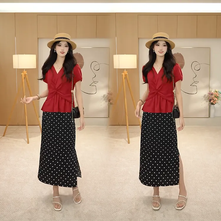 复古港风气质两件套女时尚洋气V领上衣搭配高腰显瘦波点A字半身裙