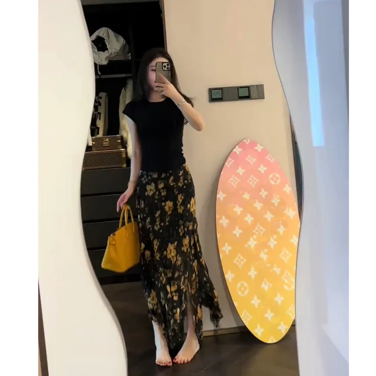 黄玫瑰百搭高级感开叉气质复古碎花半身裙+修身短袖显瘦套装