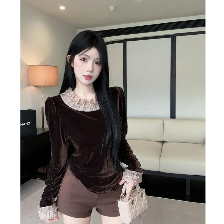 高级感穿搭时尚衬衫2025秋季新款内搭泡泡袖丝绒上衣女配显瘦短裤