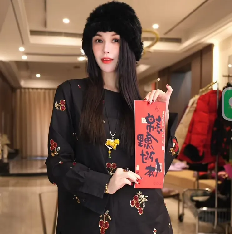 飞儿【素衣红樱】2026春季新款时尚百搭气质上衣衬衫