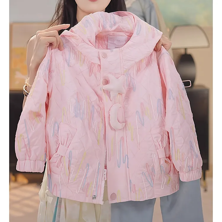 女童软壳彩绘冲锋衣2025新款春秋款刺绣连帽外套夹克衫甜美防风衣
