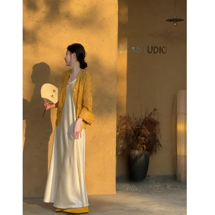 2025夏季新款新中式洋气御姐风气质开衫搭纯欲时尚显瘦吊带连衣裙