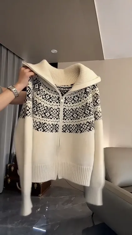 韩系氛围感穿搭2025秋冬新款费尔岛提花双拉链翻领正肩毛衣外套女