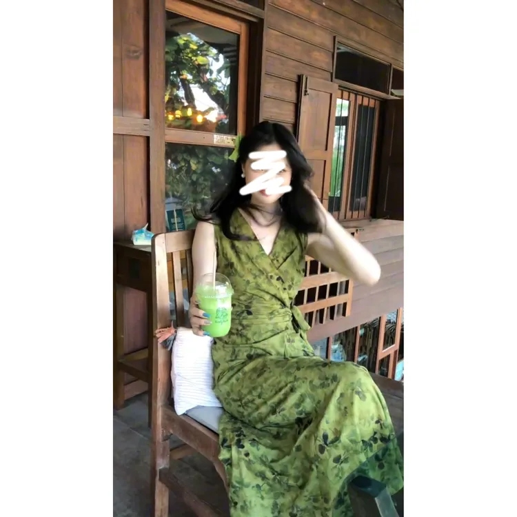 法式茶歇复古绿色碎花连衣裙女2025夏季新款收腰显瘦气质绝美长裙