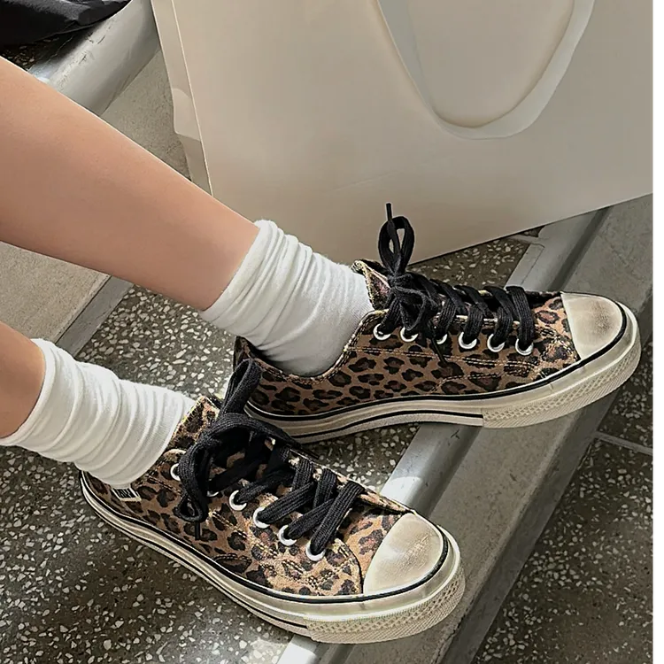 诗歌兰女鞋2025秋季新款真皮厚底增高休闲鞋百搭时尚运动做旧板鞋