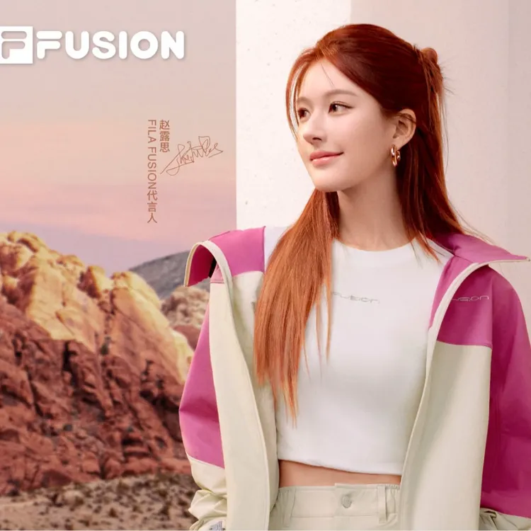 斐乐【赵露思同款新机服】秋季女款宽松运动外套连帽上衣T11W531702