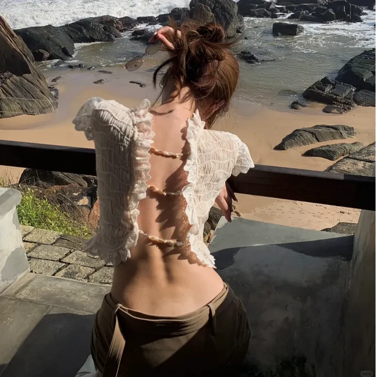 2025夏季新款时尚打底上衣性感辣妹露背设计感洋气休闲百搭上衣女