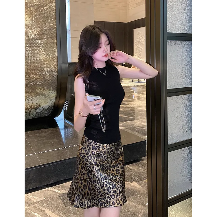 新款松紧腰显瘦包臀a字半身裙女2025早秋季法式复古时髦豹纹短裙