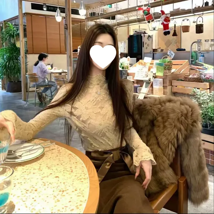 【焦糖栗影】设计感亲肤蕾丝内搭上衣毛毛外套女高腰半裙
