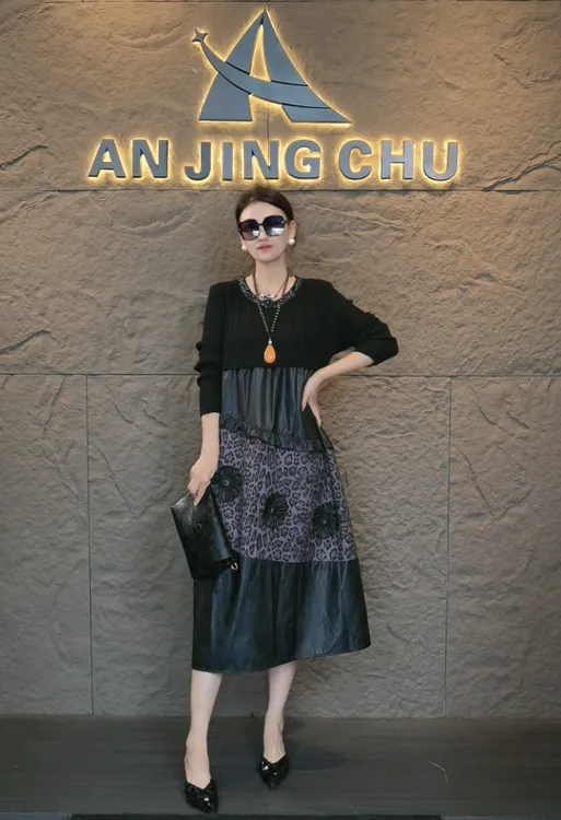 315 AN JING CHU时尚圆领黑豹纹针织大码长袖连衣裙宽松拼接裙子
