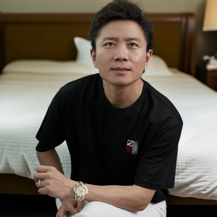 印花刺绣爱心时尚圆领新款情侣款百搭休闲25-35岁轻熟风男装