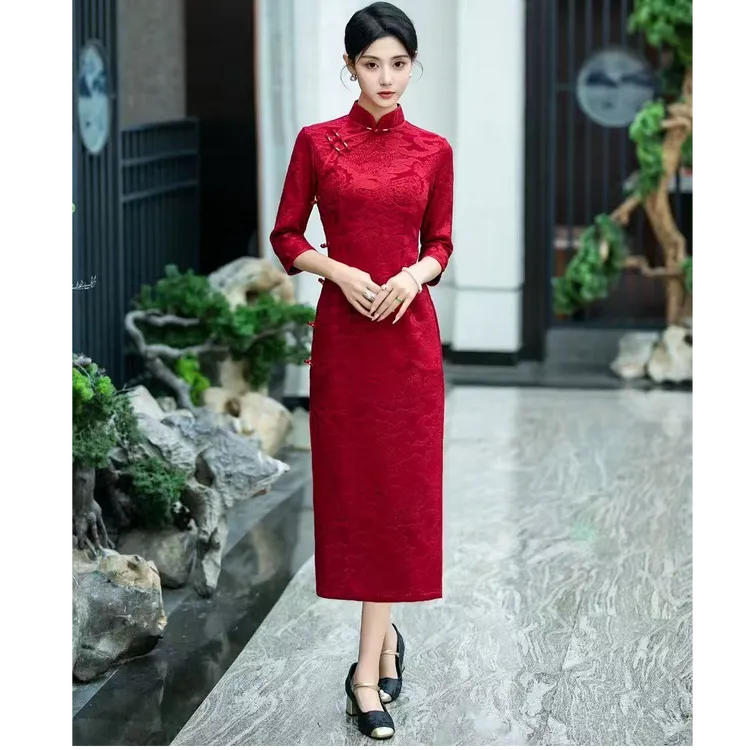 2025新款酒红色新中式春秋季针织彩金弹力提花喜妈妈长款旗袍裙