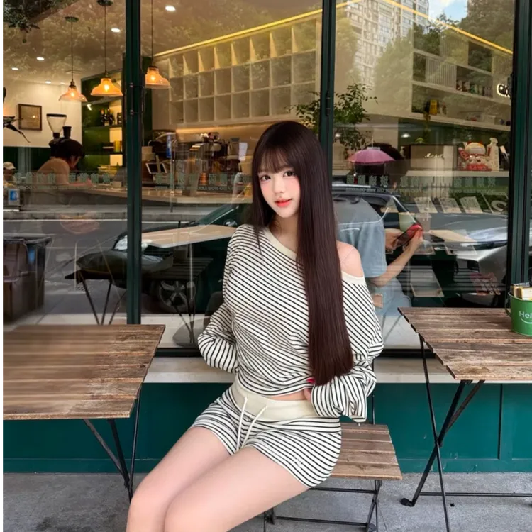 2025早秋新款美式复古条纹斜肩长袖上衣休闲裤阔腿短裤时尚套装