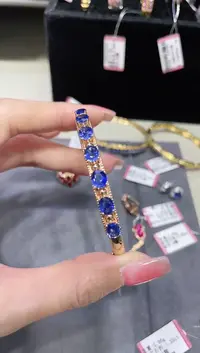 18K金镶嵌天然蓝宝石手镯
