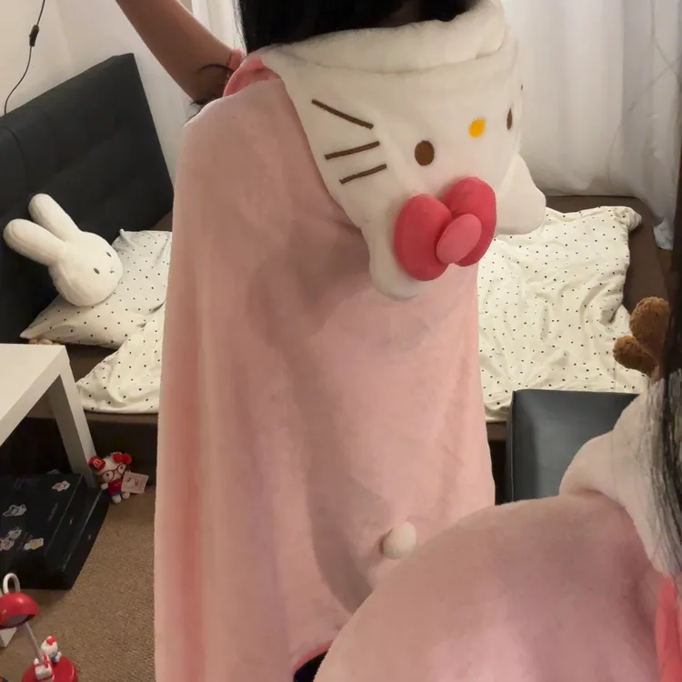 乐园同款四季kitty披肩斗篷毛毯粉嫩少女心午睡毛毯盖休闲绒毯