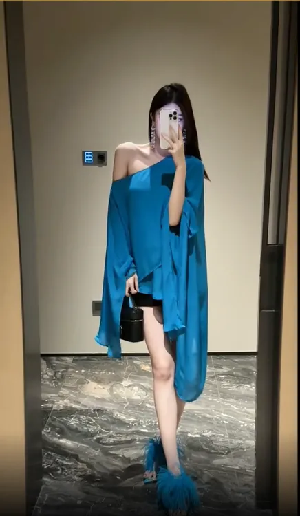 法式轻奢名媛露肩短袖设计修身上衣高腰显瘦半身裙套装2025年新款